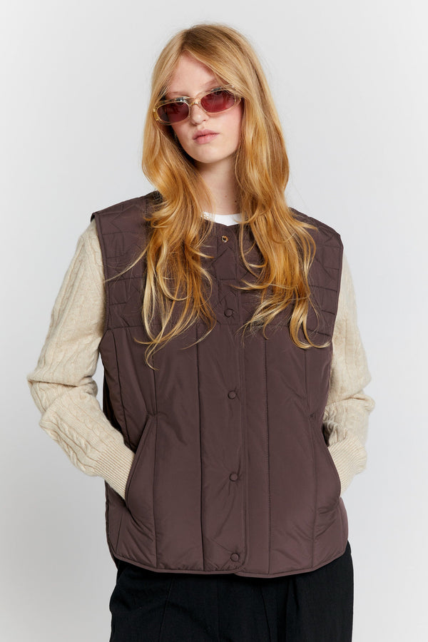 Quilted Voyager Vest | Mahogany